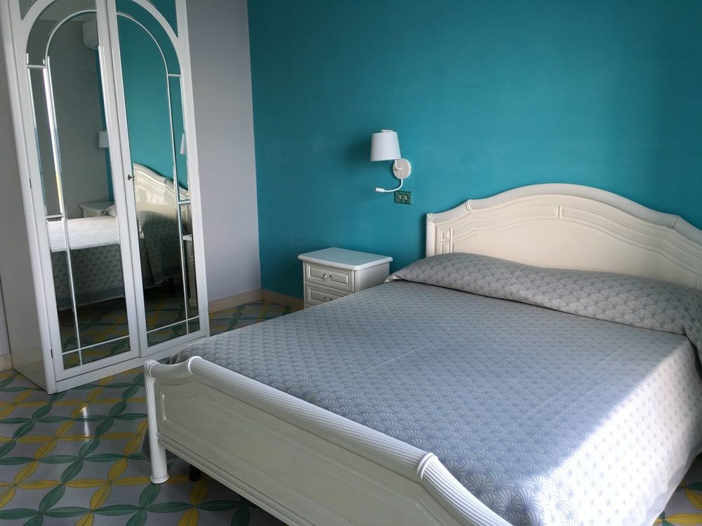Amalfi Apartments Design Centro Storico Ngoại thất bức ảnh