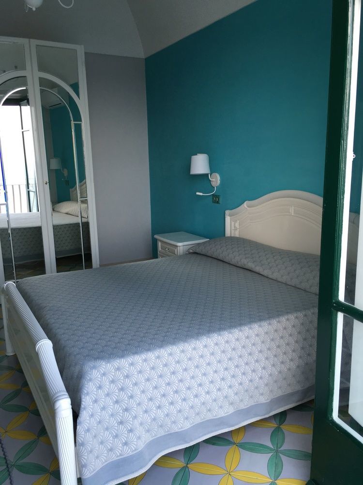 Amalfi Apartments Design Centro Storico Ngoại thất bức ảnh