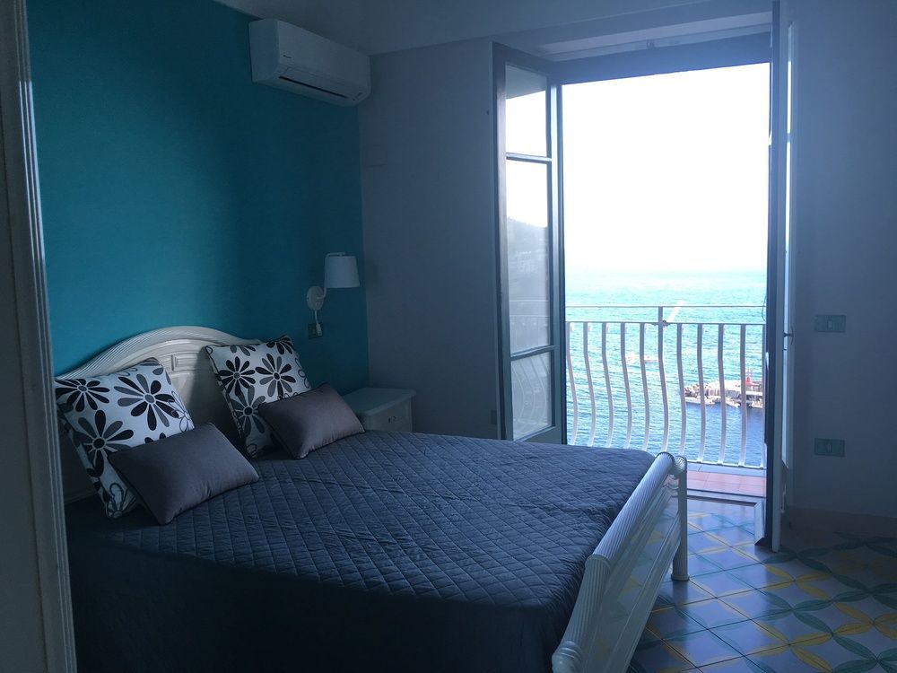 Amalfi Apartments Design Centro Storico Ngoại thất bức ảnh